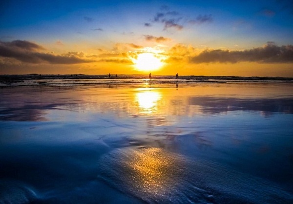 Biển Mỹ Khê là một  trong những địa điểm lý tưởng để bạn đón bình minh mỗi sáng.